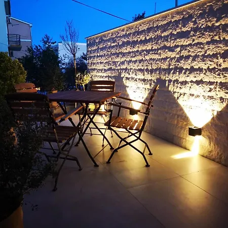 Croatica With Garage Apartment