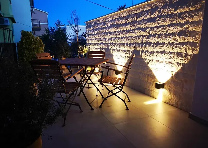 Croatica With Garage Lägenhet